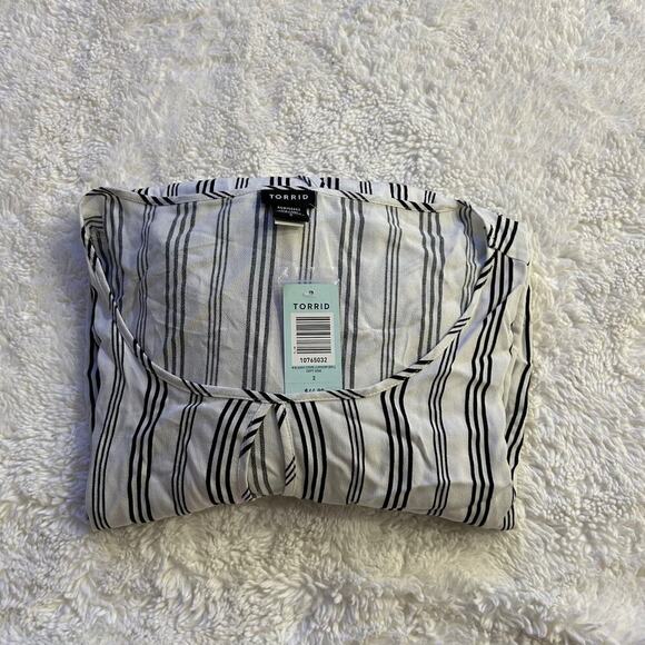 torrid Tops - Torrid NWT Women's White/ Black Strip KeyHole Long Sleeve Elastic Waist Band Sz2